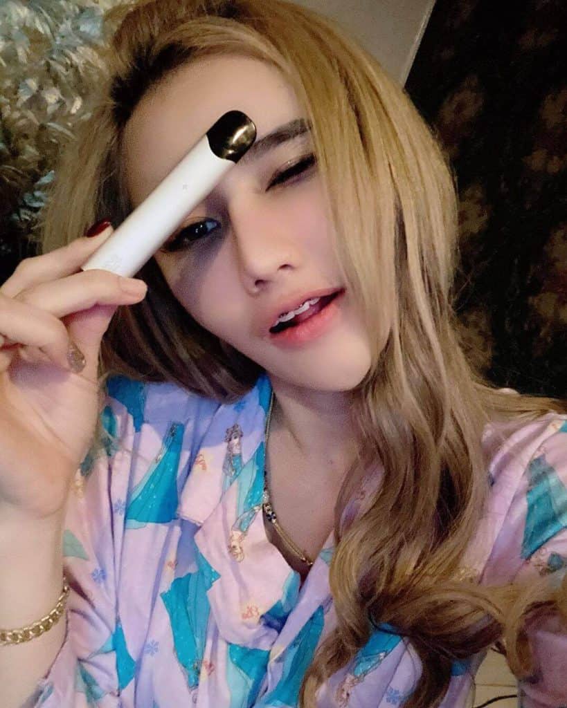 ความสุขที่ไม่ใช่ความฝันกับ Kardinal Stick 
